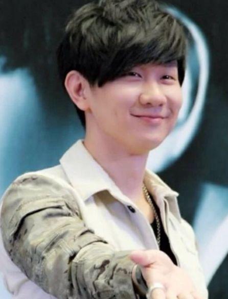 娱乐吃瓜君说林俊杰,娱乐吃瓜君揭秘华语乐坛“行走的CD”  第2张